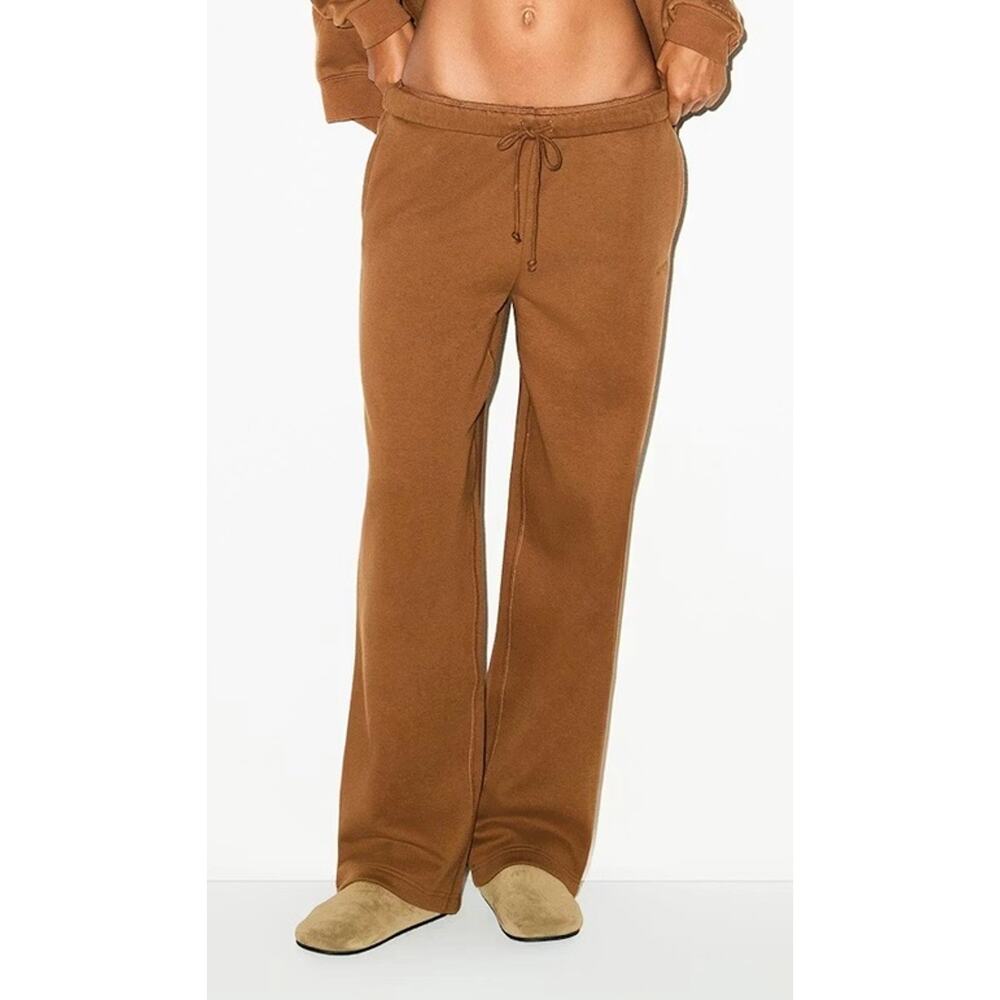 SKIMS Straight Leg Fleece Pant. Size Small. Color Bison